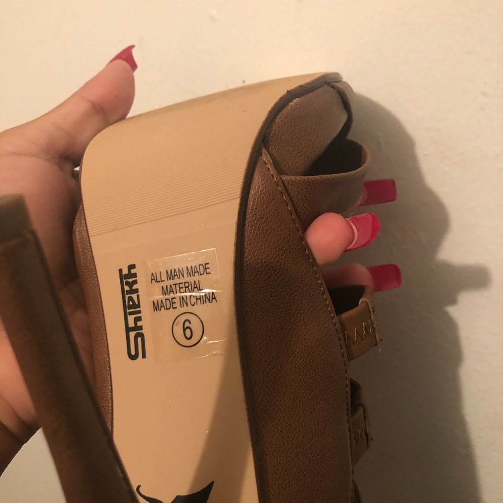 Heels - Picture 2 of 3
